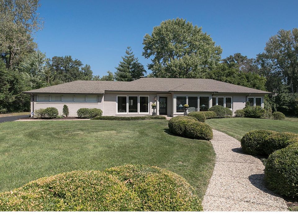 1st image of 9 Kingston Manor Dr