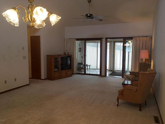 5th image of 412 5th Ave W