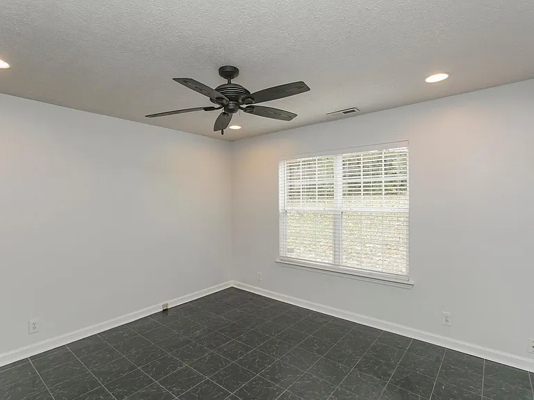 602 Village Ct — Photo 17
