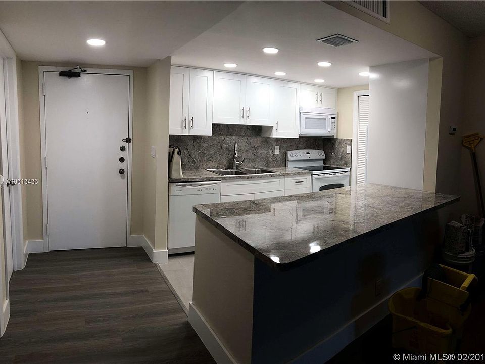 1st image of 240 Lakeview Dr APT 311