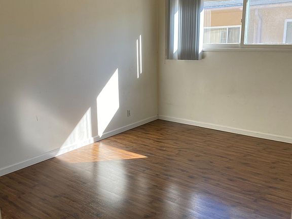 4th image of 3715 McLaughlin Ave #D