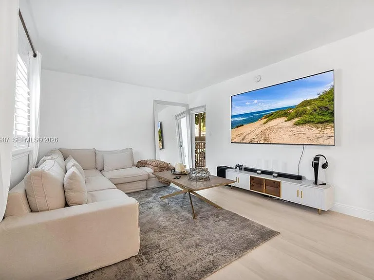240 Galen Dr #112 — Photo 3