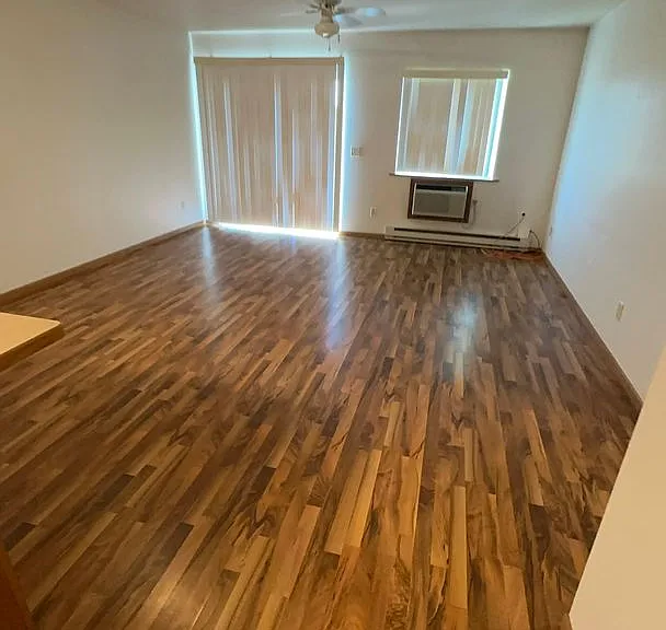 1036 Meadowview Ln N — Photo 8