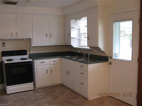 3rd image of 3717 Scott St