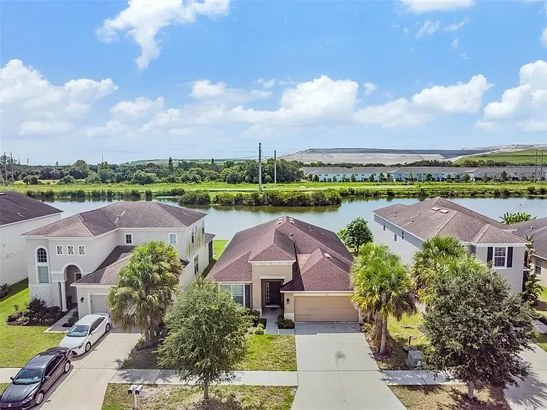7207 Nightshade Dr — Photo 3