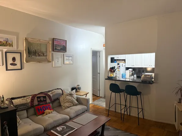 111 West 16th Street image 1 of 8