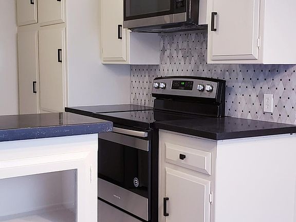 3rd image of 1830 Greenfield Ave APT 5