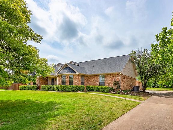 2nd image of 14030 Red Oak Cir S