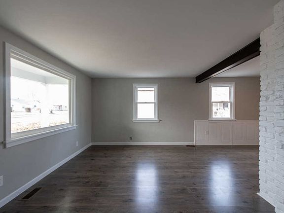 3rd image of 2323 E Heroy Ave