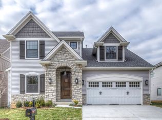 937 Twin Pine Dr, Des Peres, MO