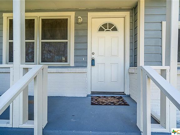 5th image of 409 W Avenue F