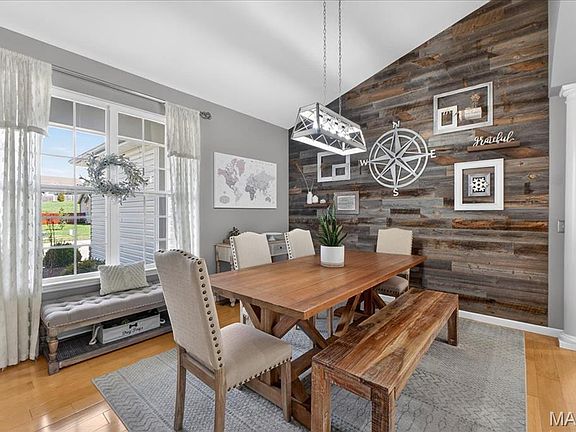 5th image of 146 Silverstone Cir