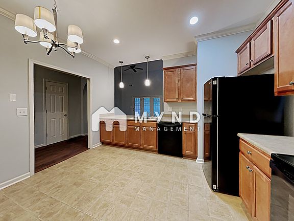 5th image of 442 Holland Lakes Dr N