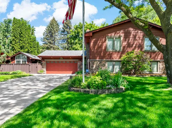 5224 W 96th St, Bloomington, MN 55437