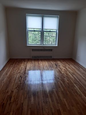 2nd image of 2525 W 2nd St APT 2G