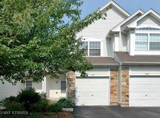 8114 Sierra Woods Ln, Carpentersville, IL 60110