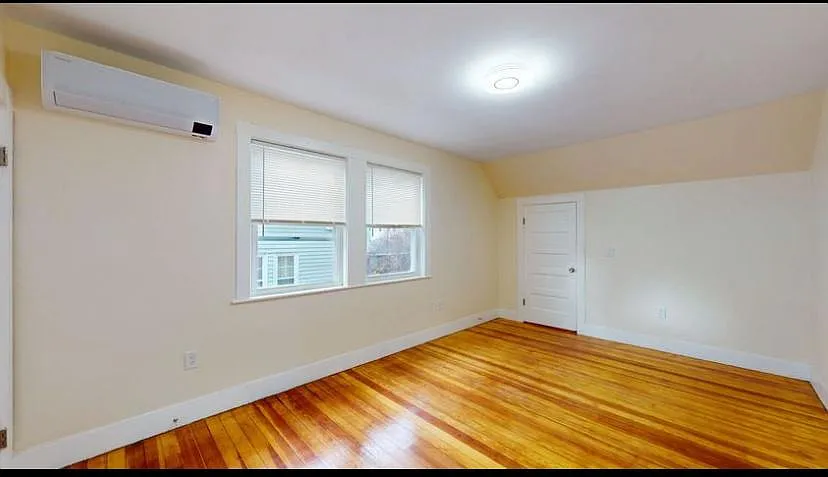 5 bed, $1,500 — Photo 2