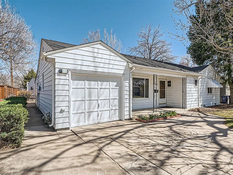 2732 S Garfield St — Photo 2