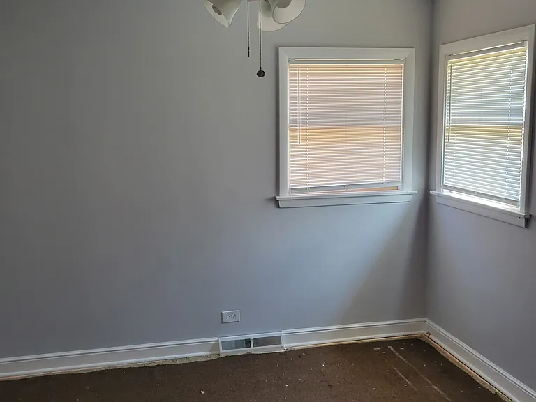 9035 S Euclid Ave #HOUSE — Photo 6