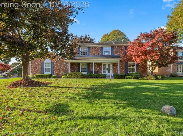 15562 N Royal Doulton Blvd, Clinton Township, MI 48038
