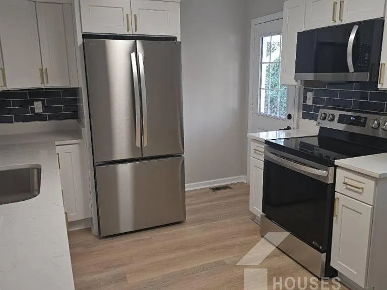 511 Hampton Ave #C101 — Photo 6