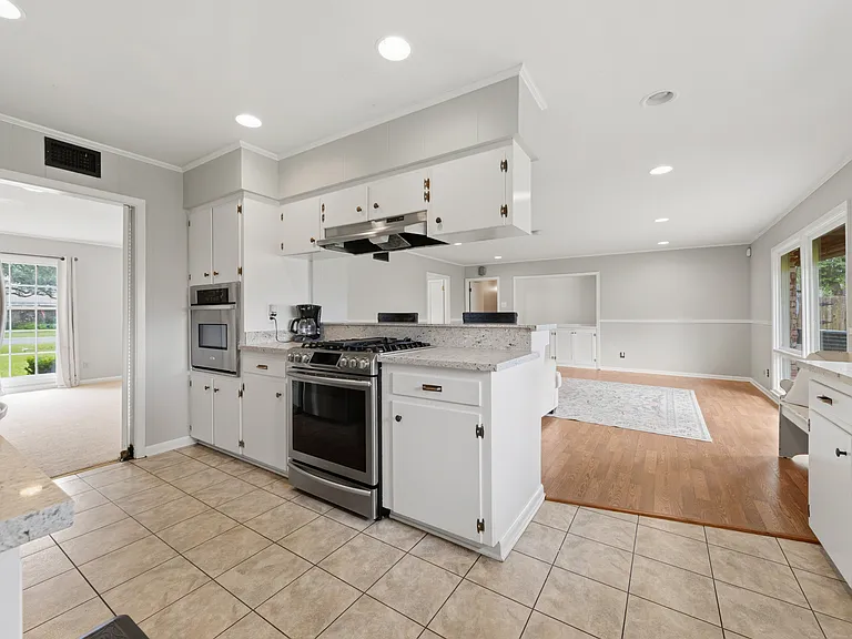 308 Brentwood Blvd — Photo 22