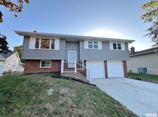236 N Cloverfield Dr, Chillicothe, IL 61523