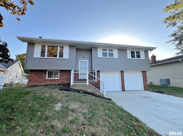 236 N Cloverfield Dr, Chillicothe, IL 61523