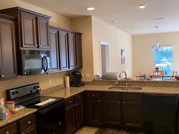 4th image of 192 Camellia Ct