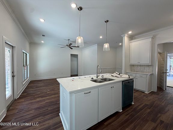 5th image of 241 Smith Dr