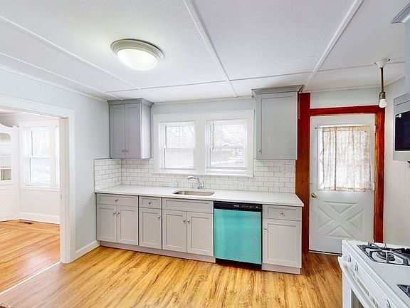 2nd image of 6 Arnold St #6