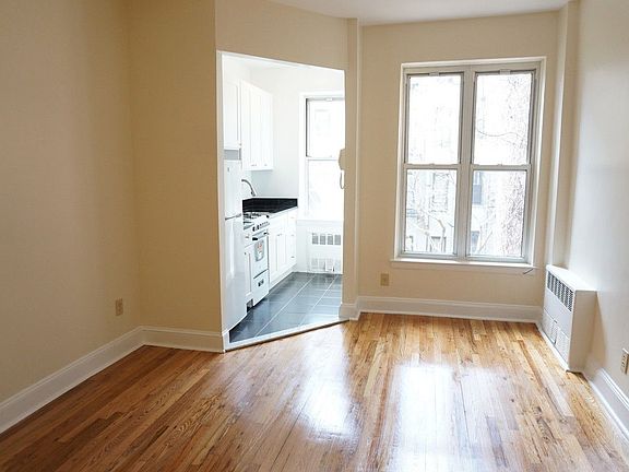 4th image of 240 E 89th St APT 3C