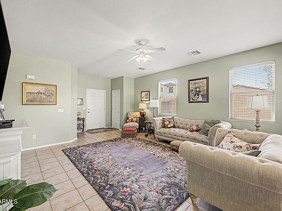 5th image of 934 E Saddleback Place