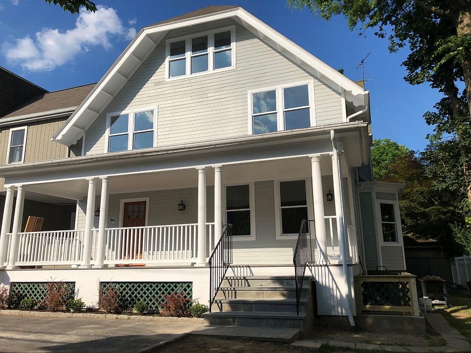 Central Greenwich ;11 Lawrence - RIGHT SIDE ; 4 Bdrm, 4 Bath Single Family Home w/ Cozy Front Porch