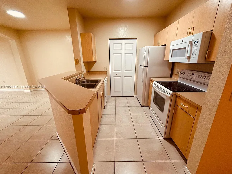 2403 Belmont Ln #2403 — Photo 7