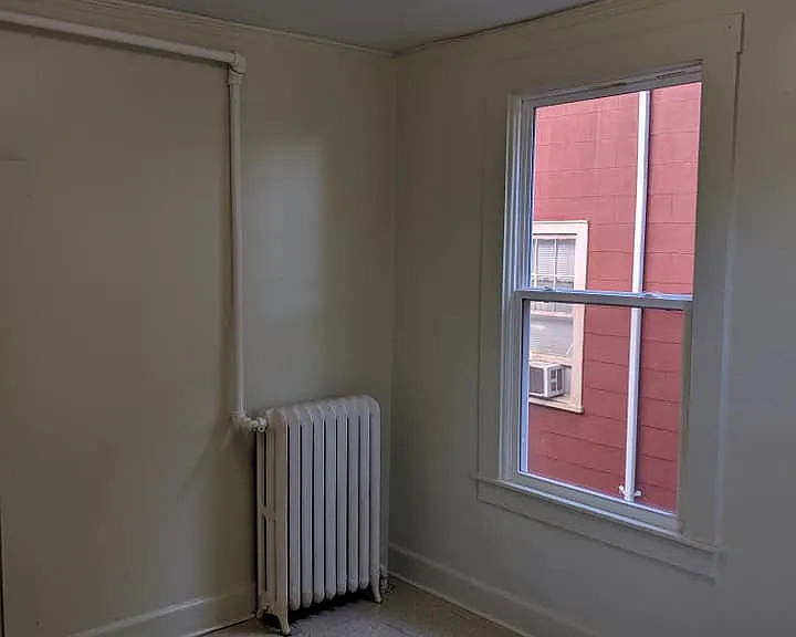393 Watson St — Photo 5
