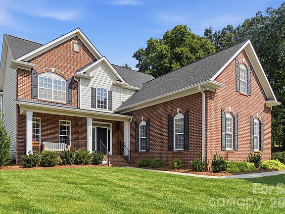 3rd image of 5875 Tipperary Dr