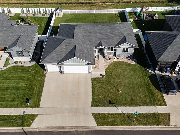 3rd image of 2630 N Lammers Ct