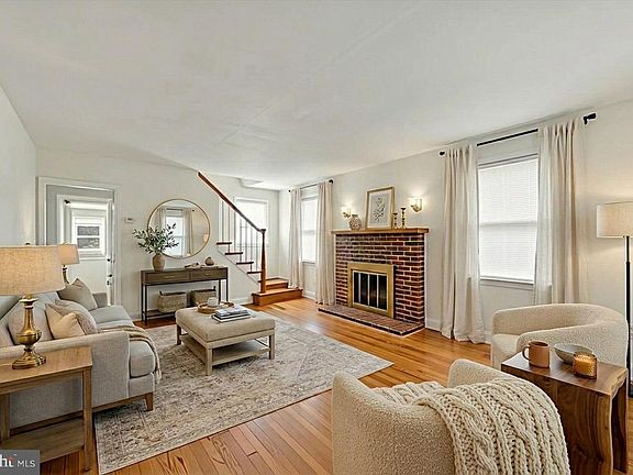 3rd image of 3017 Parktowne Rd