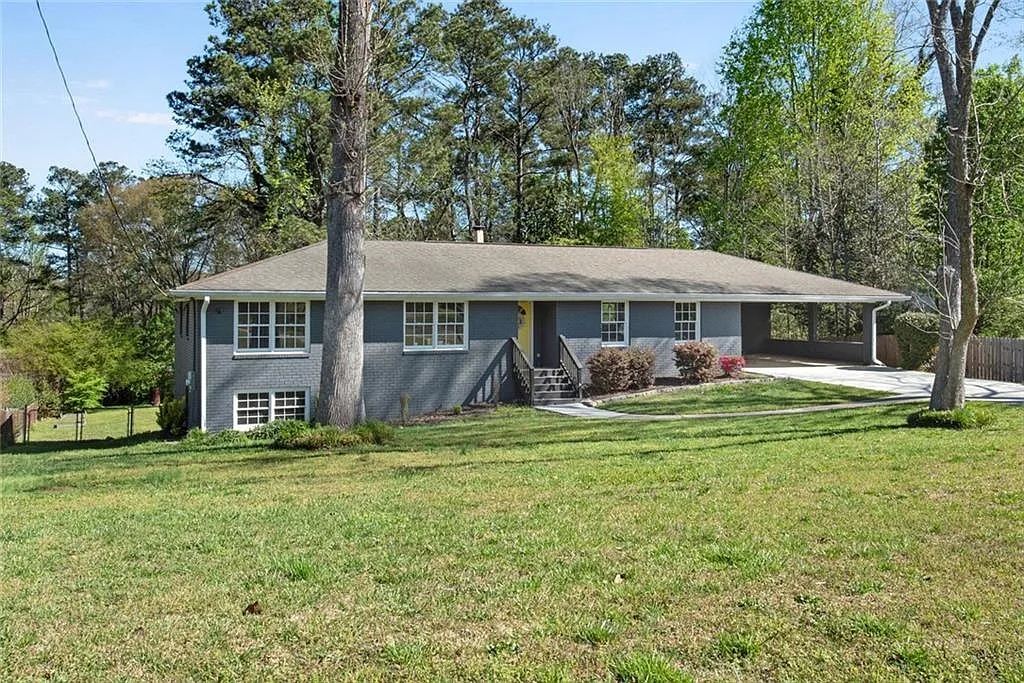 3 bed, 2.0 bath, 3334 sqft, $2,100 — Photo 4