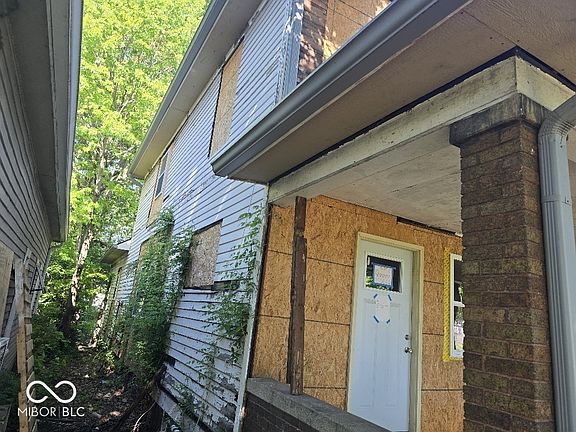 3rd image of 962 N Belleview Pl