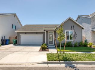 1762 N Aster Lake Rd, Hanford, CA 93230