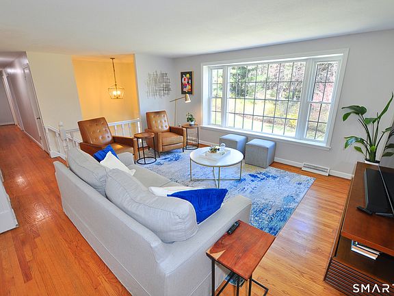 3rd image of 33 Chestnut Hill Road