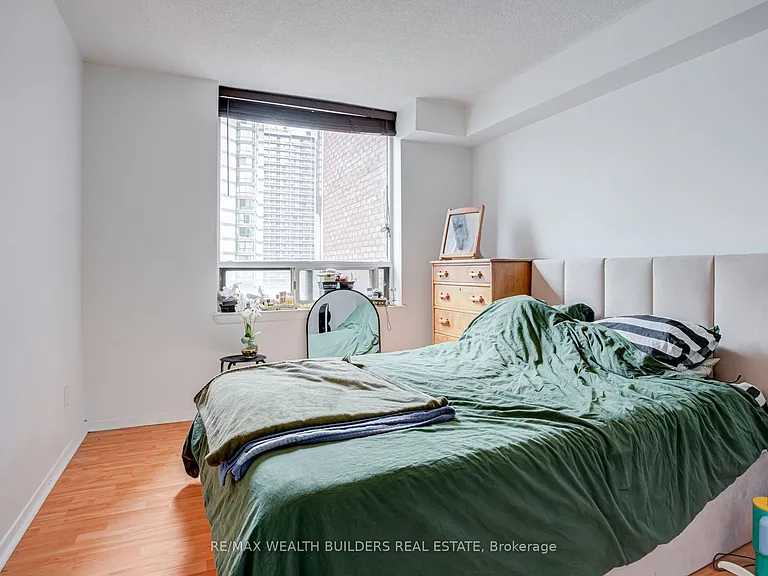 633 Bay St #803 — Photo 26