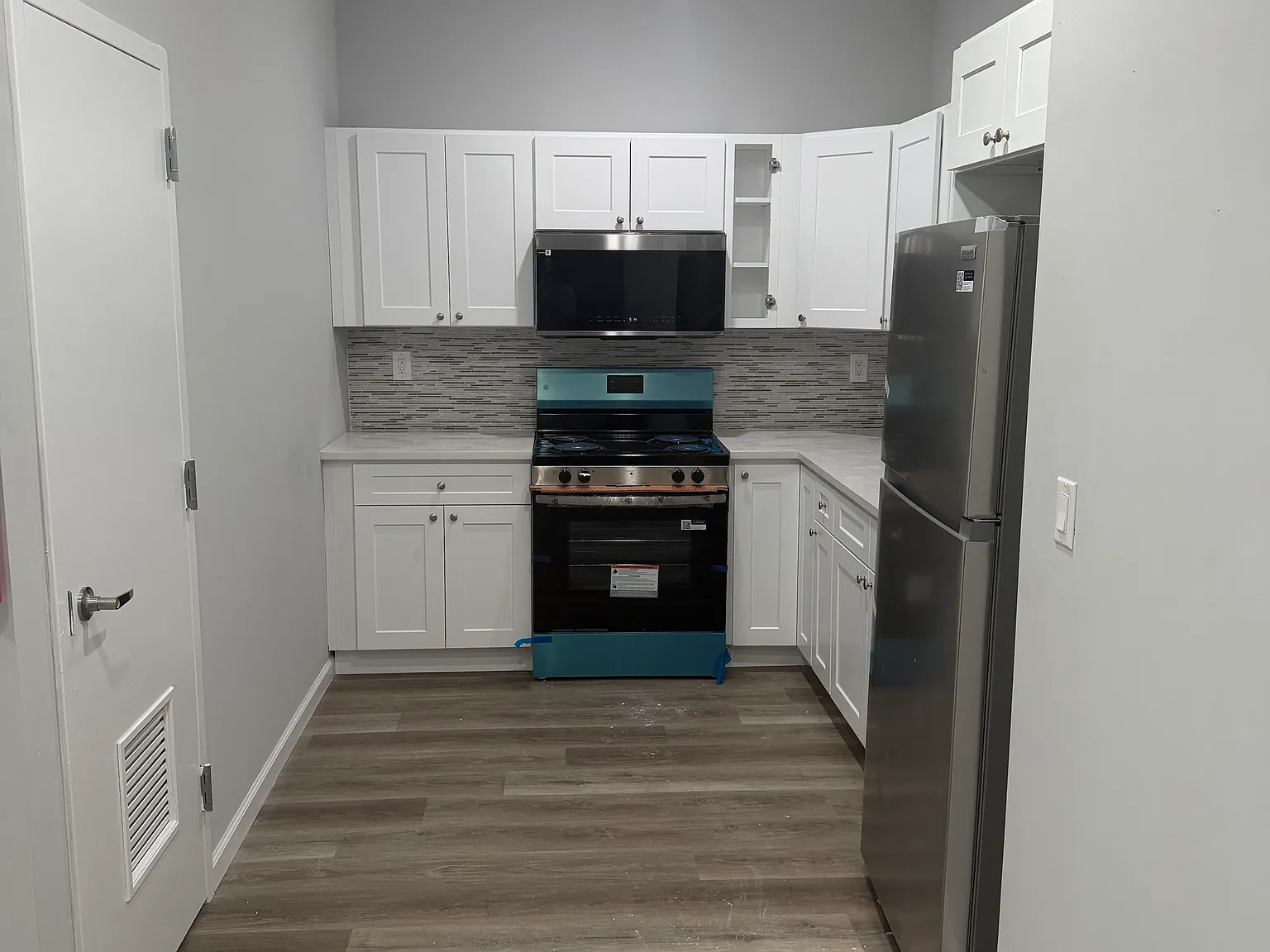 1 bed, $2,045 — Photo 2