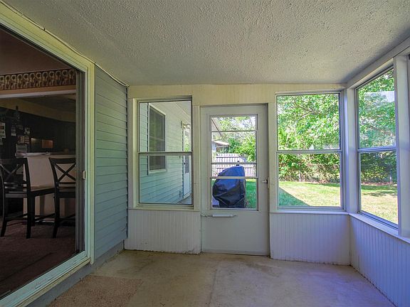 3rd image of 3435 Acacia Dr