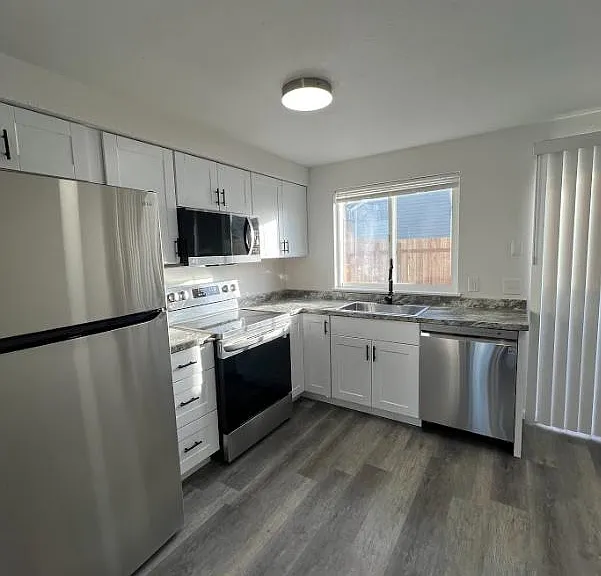 902 E Division St #902 — Photo 5