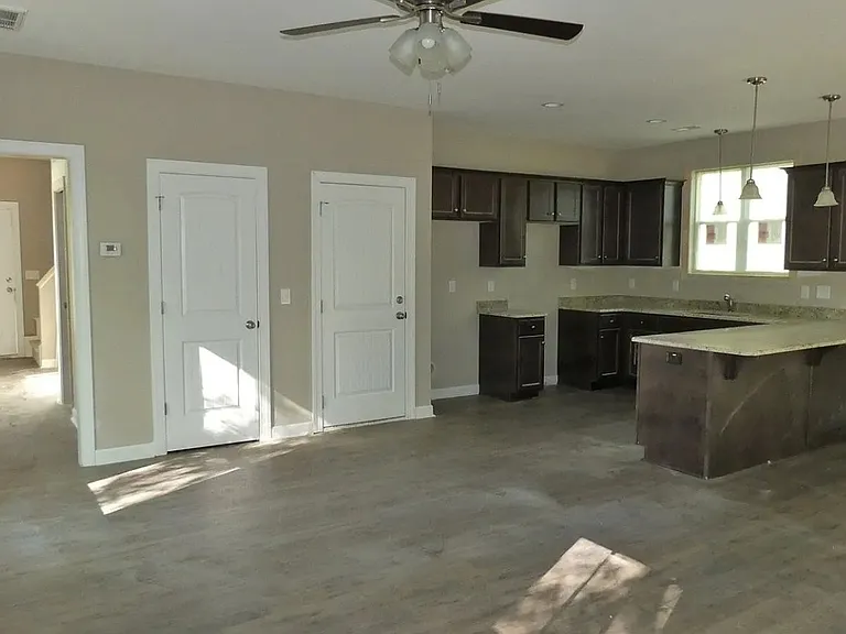 408 Washington St — Photo 13