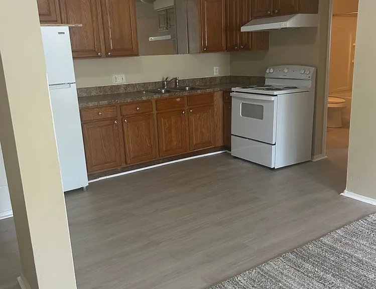 1600 Brooke Park — Photo 5
