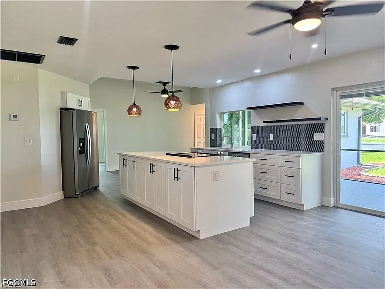 145 SW 28th Ter — Photo 4